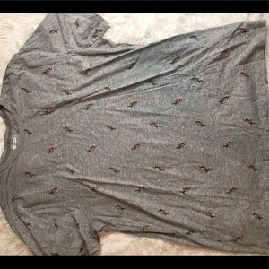 XL Old Navy T-shirt. Grey with parrots